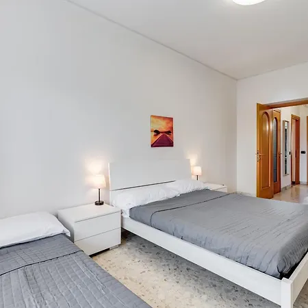 Apartment Moderno Sopra Metro A E Parco Degli Acquedotti