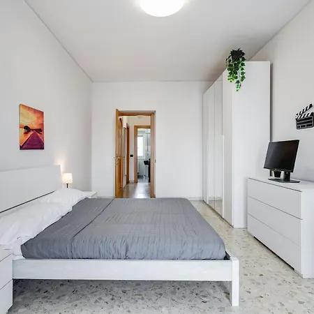 Apartment Moderno Sopra Metro A E Parco Degli Acquedotti